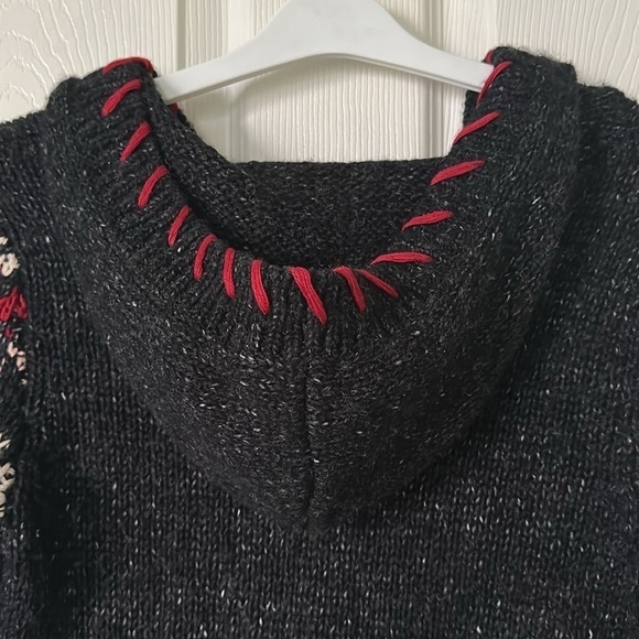 Maurices Women’s Snowflake Black and Red Knit Hooded Sweater Size Small - Picture 6 of 6